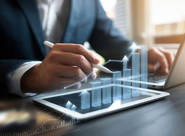 analyzing-financial-performance-using-digital-devices-and-advanced-graphs